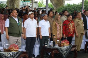 Menteri Kehutanan RI Serahkan SK Pelepasan Kawasan Hutan untuk permukiman warga Desa Sumberagung Banyuwangi